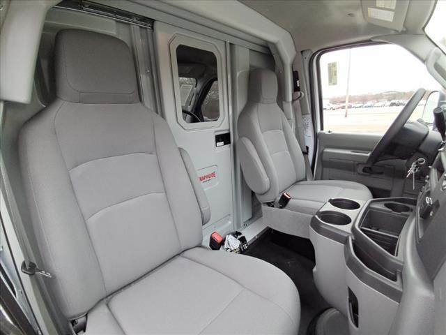 2025 Ford E-350 Cutaway 2025 FORD E-350 CUTAWAY CHASSIS 2DR 138 WB HD