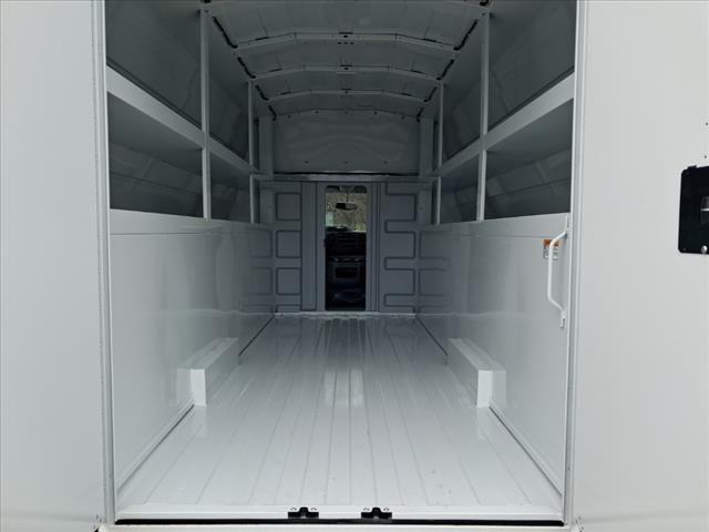 2025 Ford E-350 Cutaway 2025 FORD E-350 CUTAWAY CHASSIS 2DR 138 WB HD