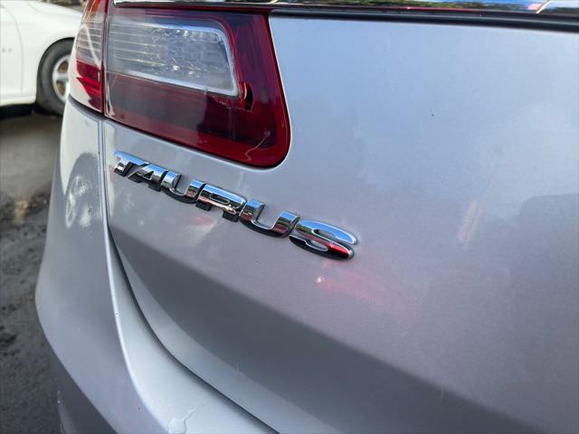 2013 Ford Taurus SE