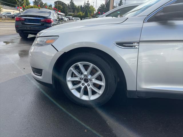 2013 Ford Taurus SE