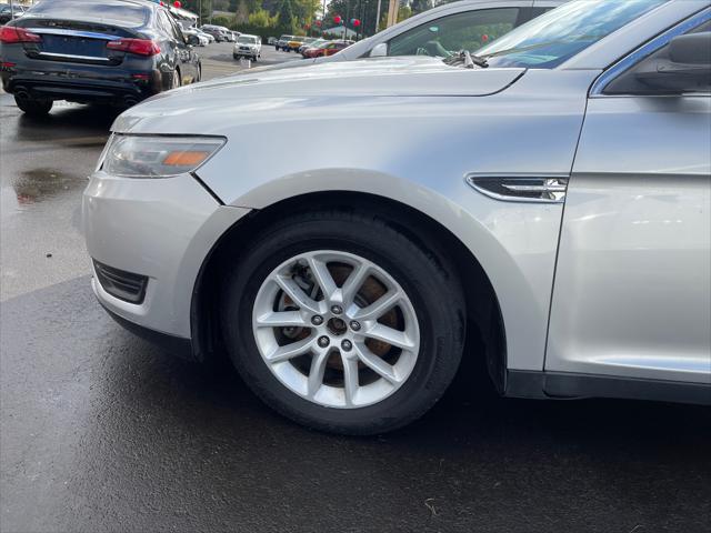 2013 Ford Taurus SE