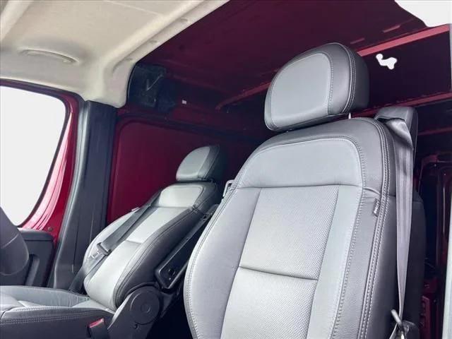 2025 Ram ProMaster Cargo Van SLT Low Roof 136" WB