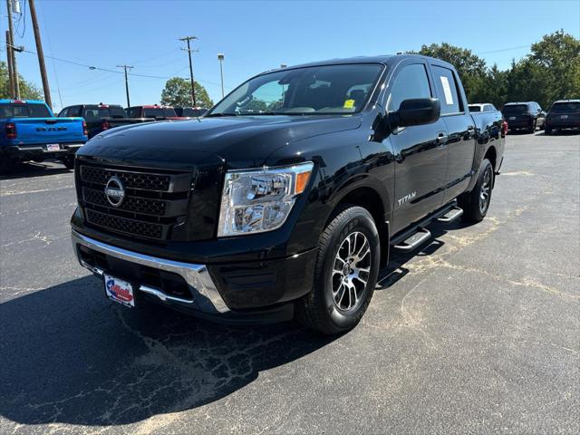 2024 Nissan TITAN Crew Cab SV 4x4