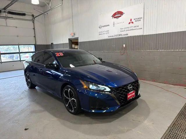 2023 Nissan Altima SR FWD for sale in Cedar Falls, IA