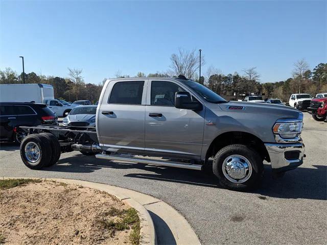 2024 RAM Ram 3500 Chassis Cab RAM 3500 TRADESMAN CREW CAB CHASSIS 4X4 60 CA