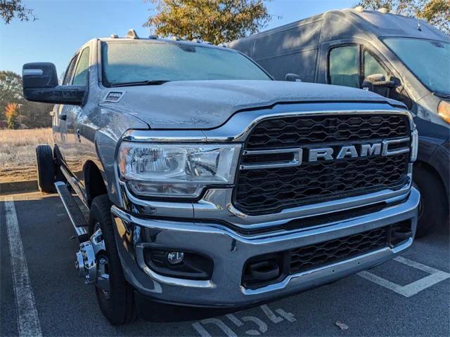 2024 RAM Ram 3500 Chassis Cab RAM 3500 TRADESMAN CREW CAB CHASSIS 4X4 60 CA