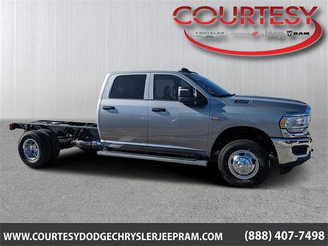 2024 RAM Ram 3500 Chassis Cab RAM 3500 TRADESMAN CREW CAB CHASSIS 4X4 60 CA