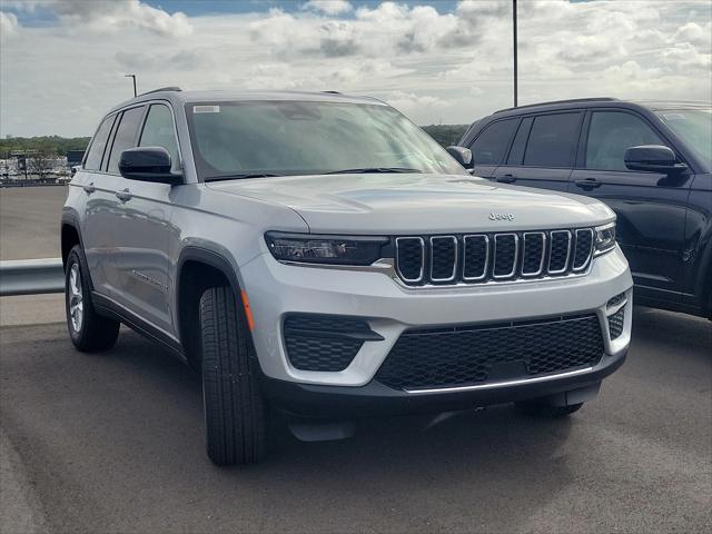 2025 Jeep Grand Cherokee GRAND CHEROKEE LAREDO X 4X4