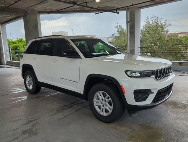 2025 Jeep Grand Cherokee GRAND CHEROKEE LAREDO 4X4