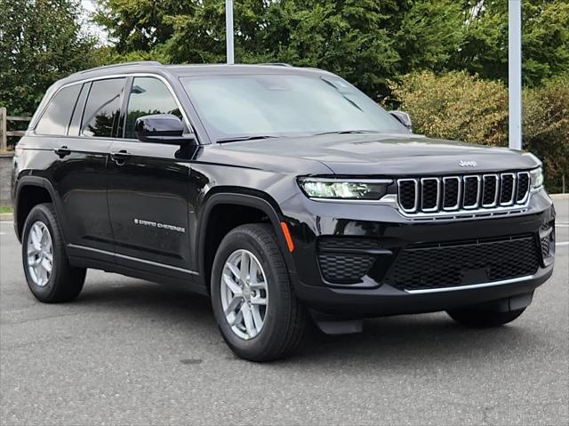 2025 Jeep Grand Cherokee GRAND CHEROKEE LAREDO X 4X4