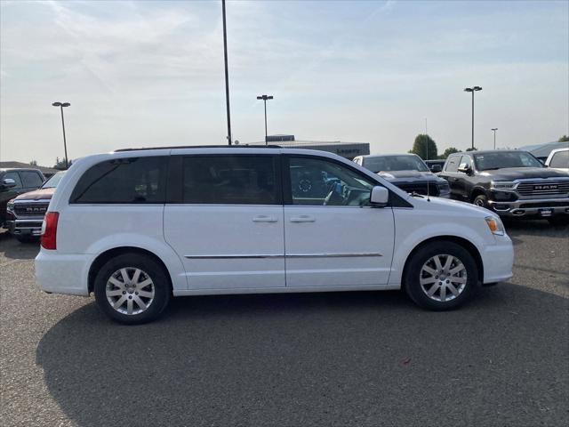 2016 Chrysler Town and Country Touring