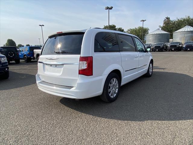 2016 Chrysler Town and Country Touring