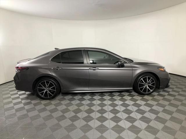 2021 Toyota Camry SE Hybrid