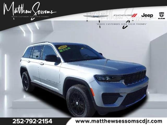 2025 Jeep Grand Cherokee GRAND CHEROKEE LAREDO 4X4