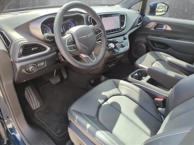 2025 Chrysler Pacifica PACIFICA SELECT AWD