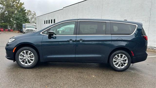 2025 Chrysler Pacifica PACIFICA SELECT AWD