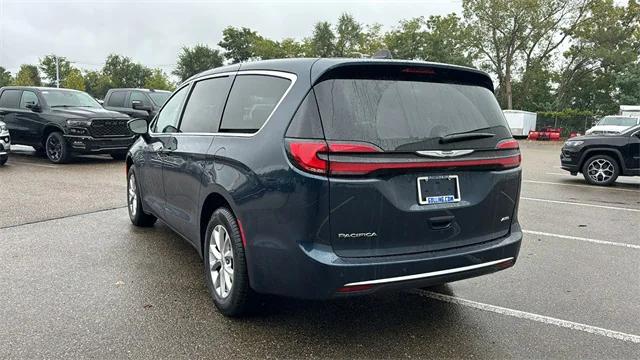 2025 Chrysler Pacifica PACIFICA SELECT AWD