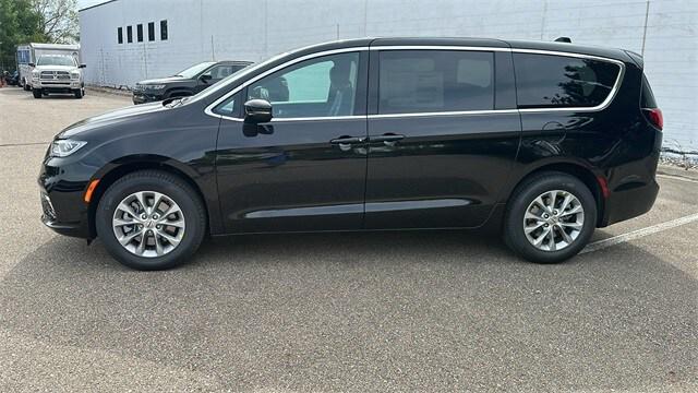 2025 Chrysler Pacifica PACIFICA SELECT AWD