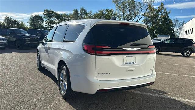 2025 Chrysler Pacifica PACIFICA SELECT AWD