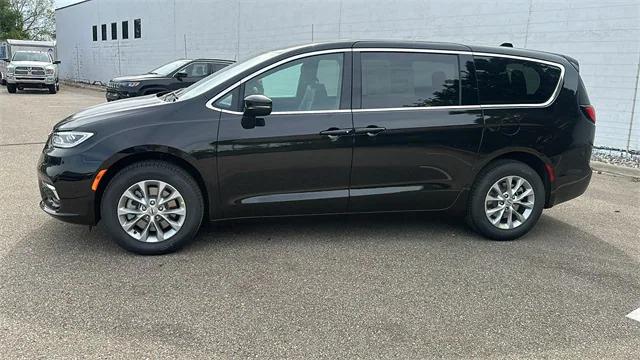 2025 Chrysler Pacifica PACIFICA SELECT AWD