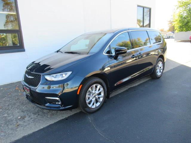 2025 Chrysler Pacifica PACIFICA SELECT AWD