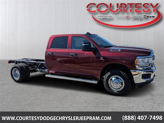 2024 RAM Ram 3500 Chassis Cab RAM 3500 TRADESMAN CREW CAB CHASSIS 4X4 60 CA