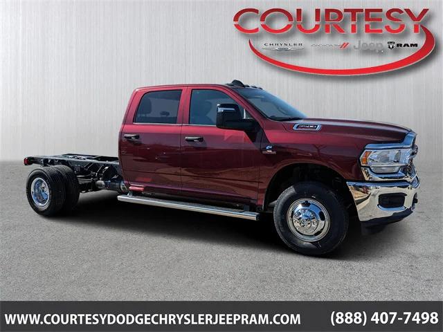 2024 RAM Ram 3500 Chassis Cab RAM 3500 TRADESMAN CREW CAB CHASSIS 4X4 60 CA