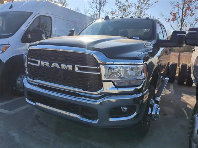 2024 RAM Ram 3500 Chassis Cab RAM 3500 TRADESMAN CREW CAB CHASSIS 4X4 60 CA