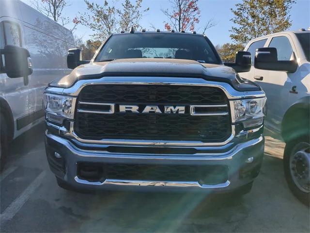 2024 RAM Ram 3500 Chassis Cab RAM 3500 TRADESMAN CREW CAB CHASSIS 4X4 60 CA