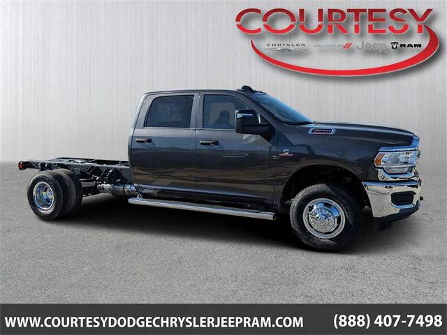 2024 RAM Ram 3500 Chassis Cab RAM 3500 TRADESMAN CREW CAB CHASSIS 4X4 60 CA