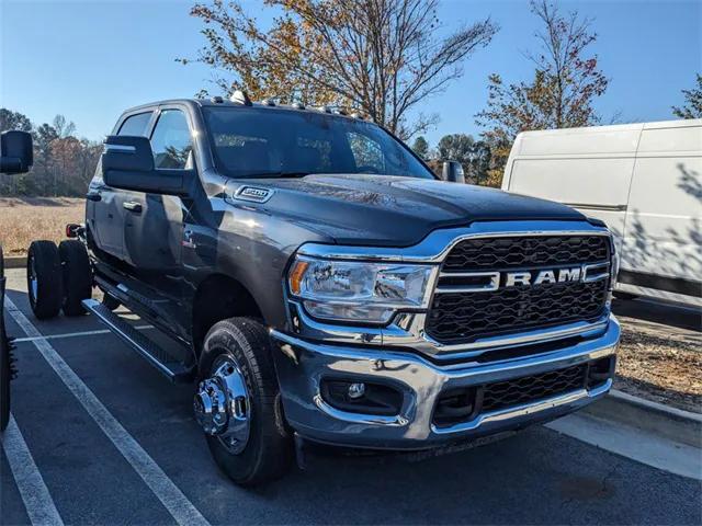 2024 RAM Ram 3500 Chassis Cab RAM 3500 TRADESMAN CREW CAB CHASSIS 4X4 60 CA