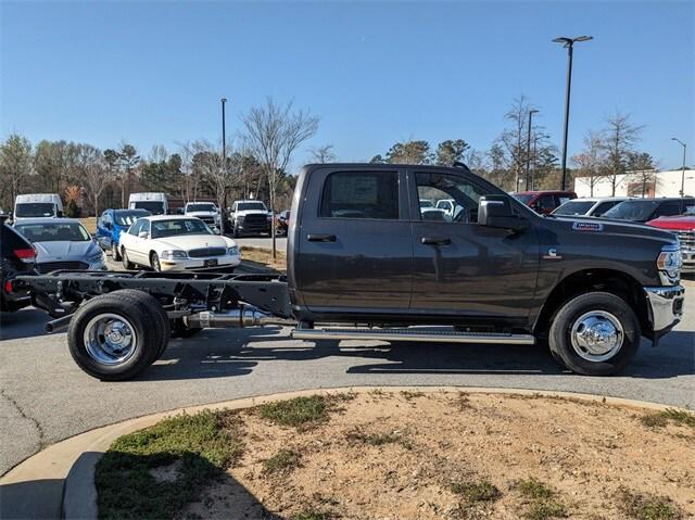 2024 RAM Ram 3500 Chassis Cab RAM 3500 TRADESMAN CREW CAB CHASSIS 4X4 60 CA