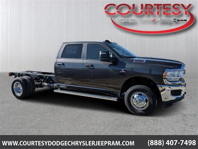 2024 RAM Ram 3500 Chassis Cab RAM 3500 TRADESMAN CREW CAB CHASSIS 4X4 60 CA