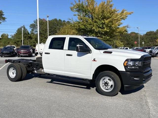 2024 RAM Ram 3500 Chassis Cab RAM 3500 TRADESMAN CREW CAB CHASSIS 4X4 60 CA