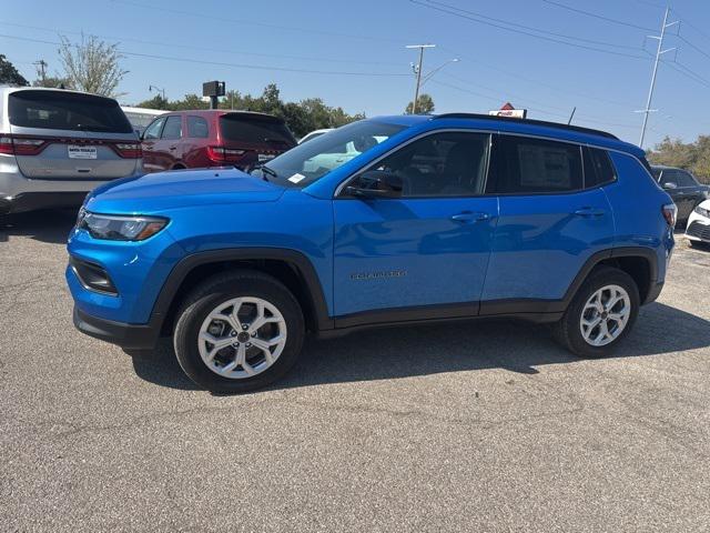 2025 Jeep Compass COMPASS LATITUDE 4X4