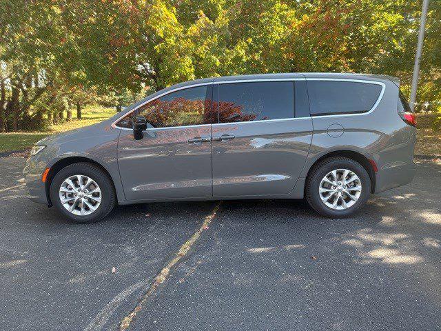 2025 Chrysler Pacifica PACIFICA SELECT AWD
