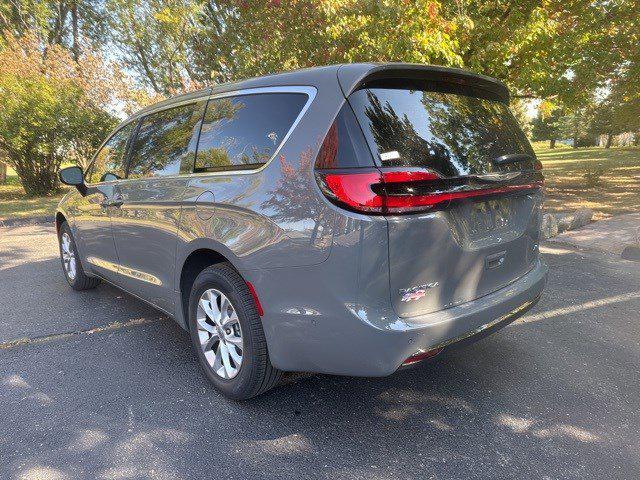 2025 Chrysler Pacifica PACIFICA SELECT AWD