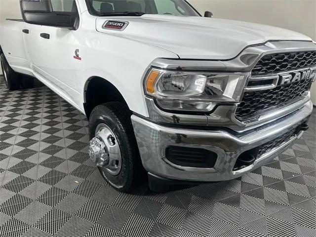 2024 RAM Ram 3500 RAM 3500 TRADESMAN CREW CAB 4X4 8 BOX