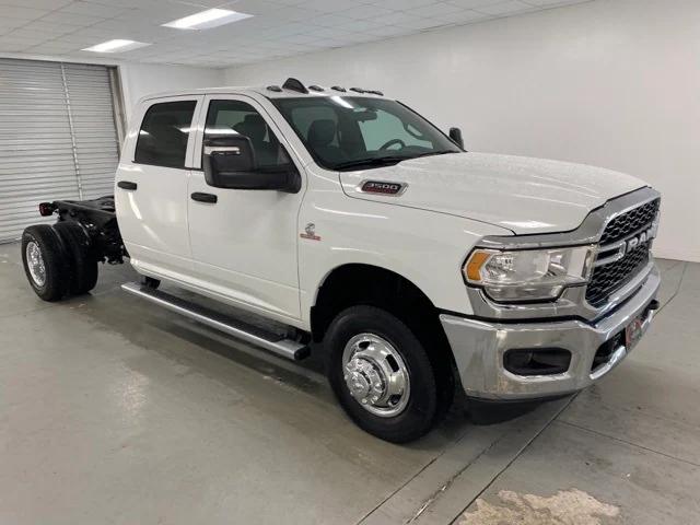 2024 RAM Ram 3500 Chassis Cab RAM 3500 TRADESMAN CREW CAB CHASSIS 4X4 60 CA