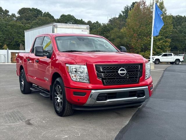 2024 Nissan TITAN Crew Cab SV 4x2