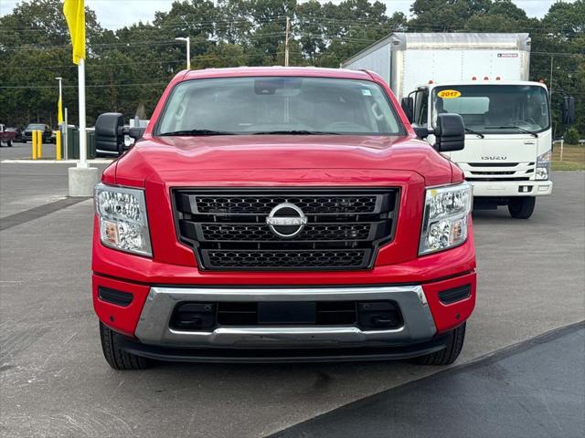 2024 Nissan TITAN Crew Cab SV 4x2