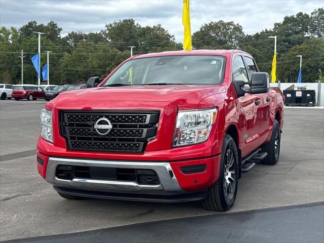 2024 Nissan TITAN Crew Cab SV 4x2