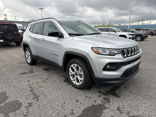 2025 Jeep Compass COMPASS LATITUDE 4X4
