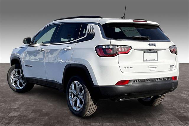 2025 Jeep Compass COMPASS LATITUDE 4X4