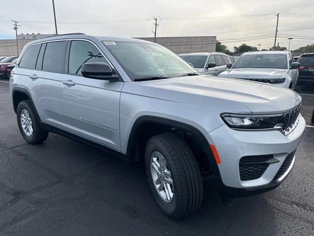 2025 Jeep Grand Cherokee GRAND CHEROKEE LAREDO 4X4