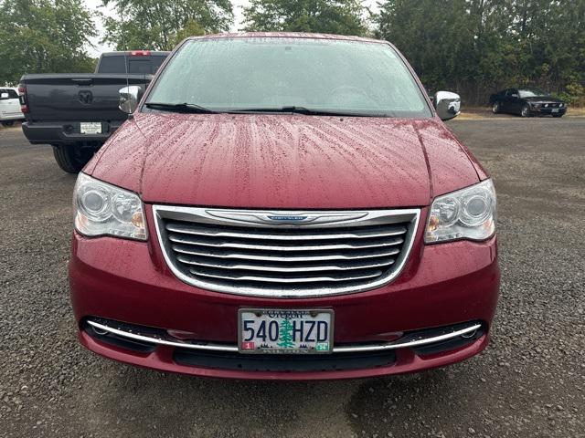 2016 Chrysler Town and Country Limited Platinum