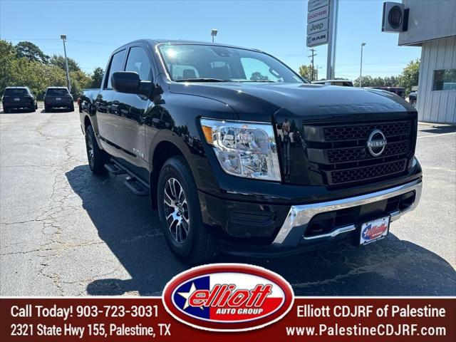 2024 Nissan TITAN Crew Cab SV 4x4