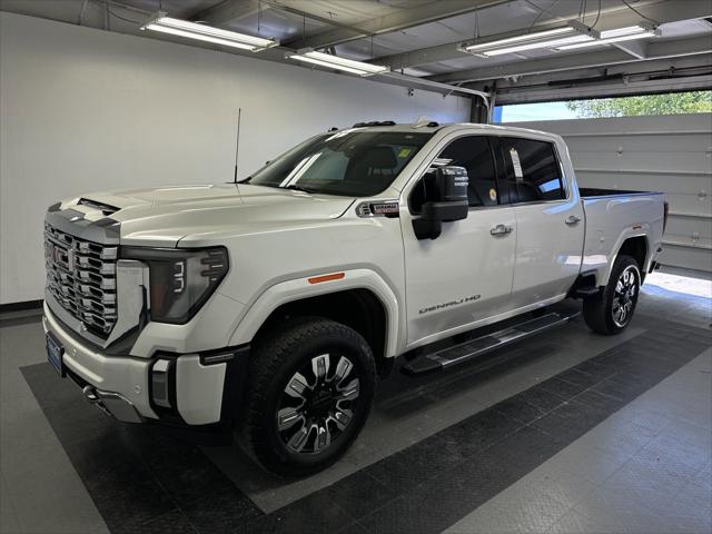 2024 GMC Sierra 2500HD 4WD Crew Cab Standard Bed Denali