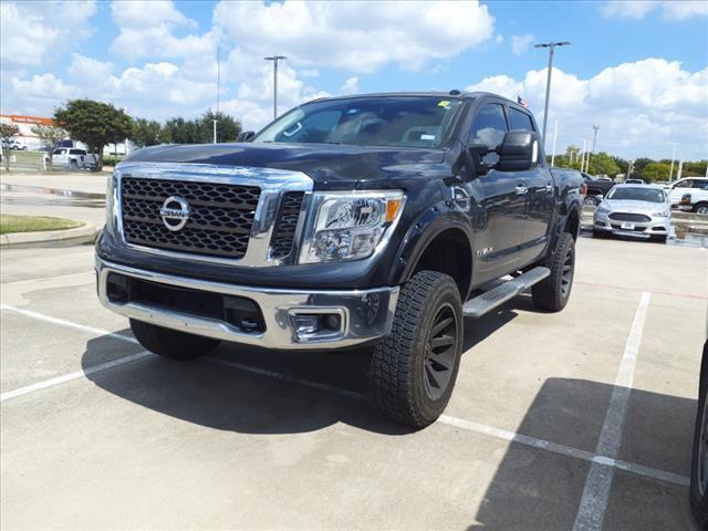 2017 Nissan TITAN SV