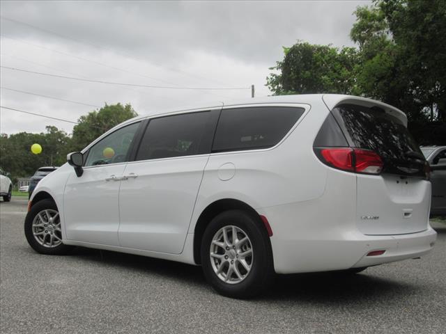 2022 Chrysler Voyager LX